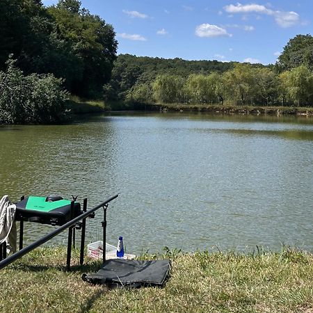 Camping Les Petites Minaudieres Coussay-les-Bois Exterior foto